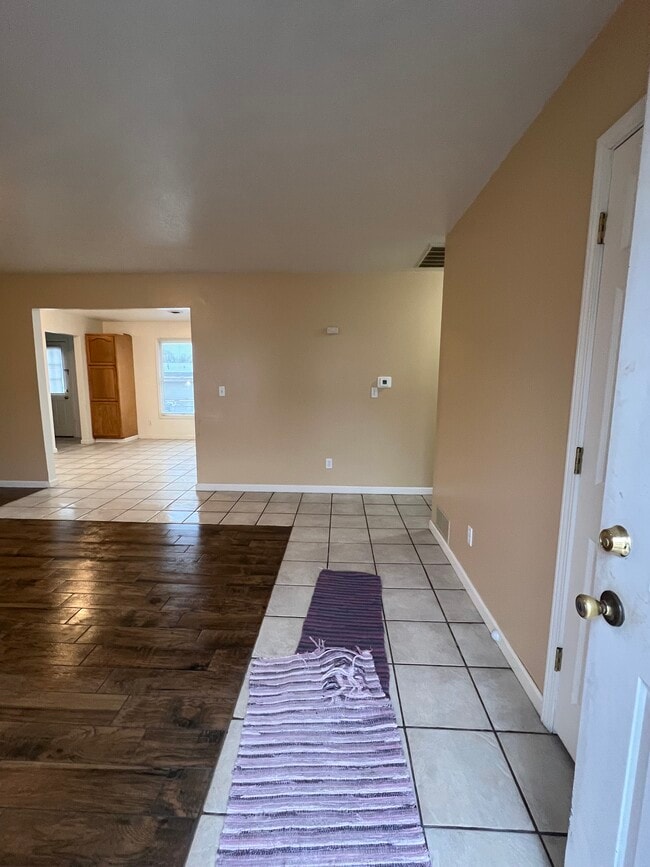 605 N Main St unit A Apt, Monticello, IN 47960 - photo 3