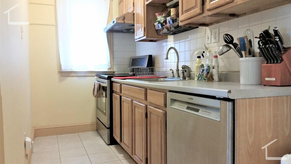 221 N Harvard St unit 1, Boston, MA 02134 - photo 1