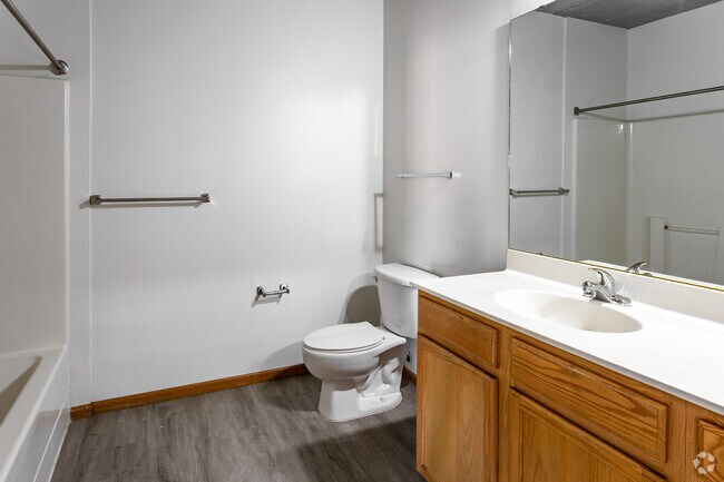 1BR, 1BA - 699SF - Bathroom