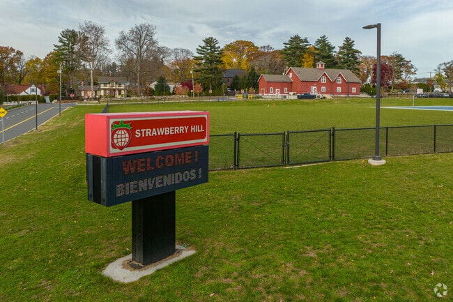 Join the community of learners at Strawberry Hill School.