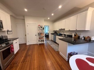 5 High Street Place Unit 1, Brookline, MA 02445