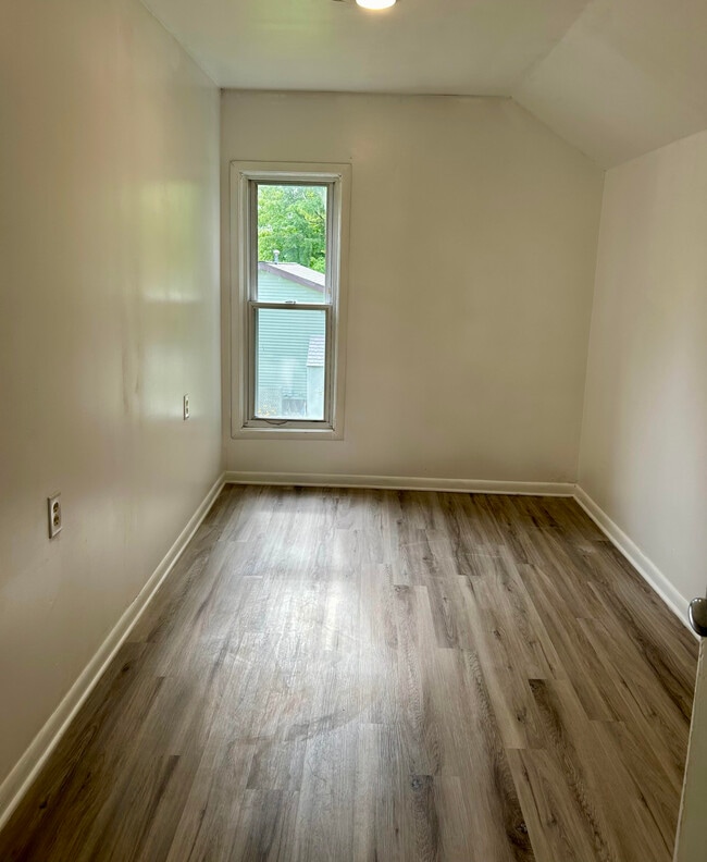 421 W Bond St unit 421 Upper, Hastings, MI 49058 - photo 7