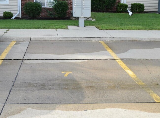 1815 SW White Birch Cir unit 5, Ankeny, IA 50023 - photo 3