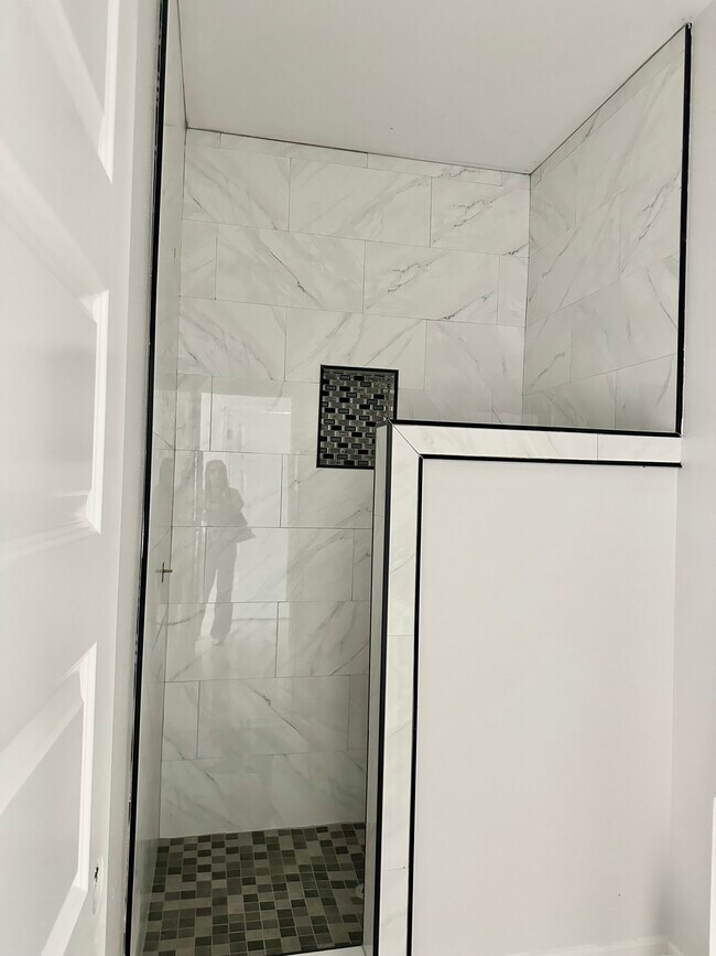 1006 Escondido Ln E unit A, Harlingen, TX 78550 - photo 4