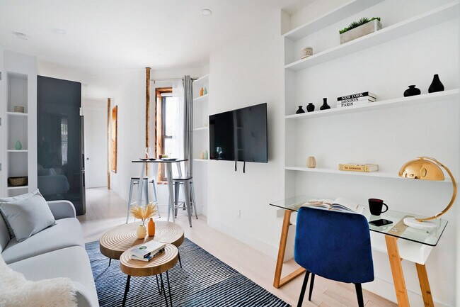 515 W 48th St unit ID1021962P, New York, NY 10036 - photo 2