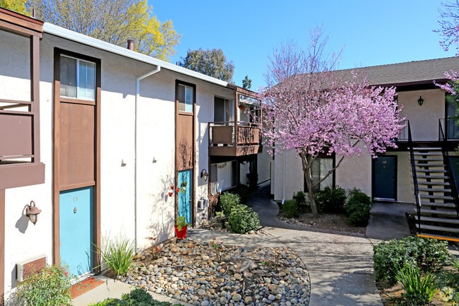 Moorpark Garden Apartments, San Jose, CA 95128 - photo 2