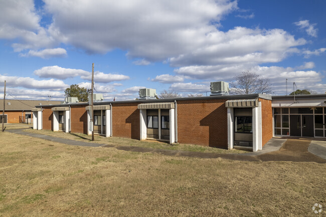 Rolling Hills Elementary is a public primary school for students in Huntsville Alabama.