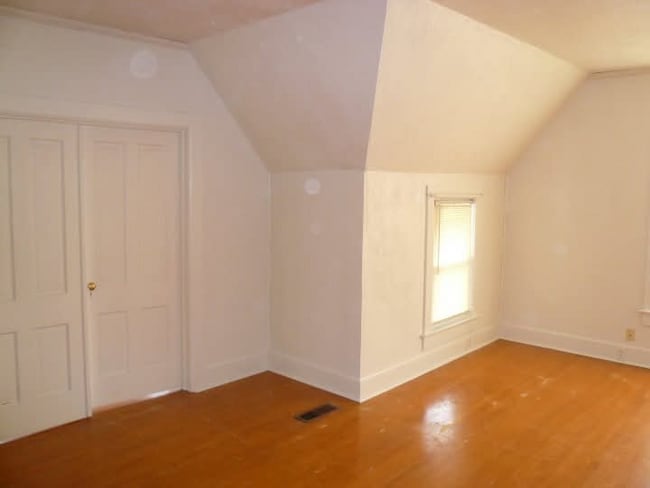 228 S Chestnut Ave unit 228, Green Bay, WI 54303 - photo 2