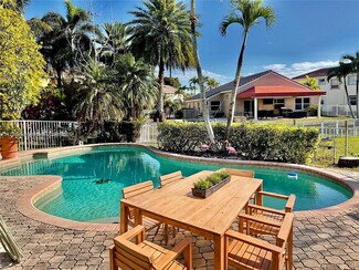 421 SW 195th Ave, Pembroke Pines, FL 33029
