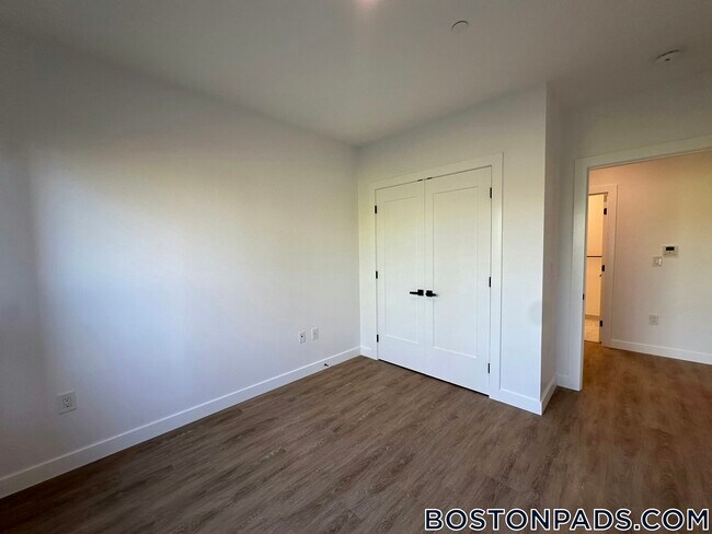 199 Gardner St unit 208, Boston, MA 02132 - photo 3