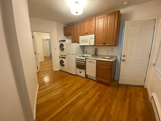 16 Charter St unit 2R, Boston, MA 02113 - photo 3