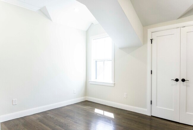 79 Linden St unit 4, Allston, MA 02134 - photo 2