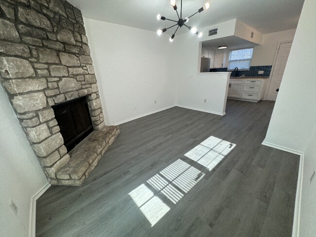 2902 Sweeney Ln unit 3, Austin, TX 78723 - photo 3
