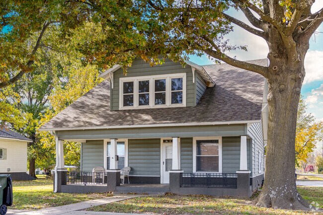 Mount Vernon’s neighborhoods feature classic Craftsman architecture and mature trees.