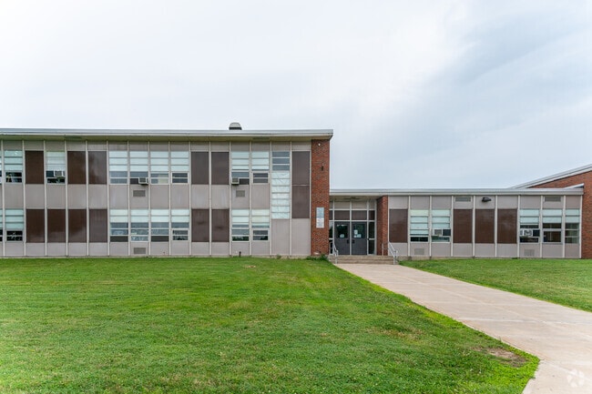Perry Junior High School is a public middle school in New Hartford, NY.