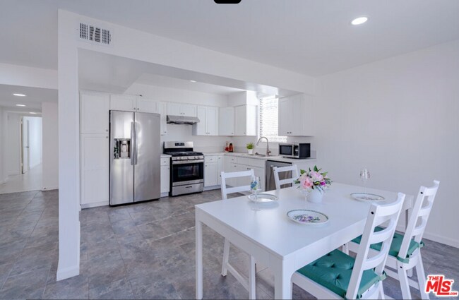 1017 S Bedford St unit 2, Los Angeles, CA 90035 - photo 3