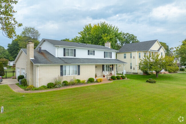 If you're house hunting in Deale, you'll notice bi-level homes are a popular pick.