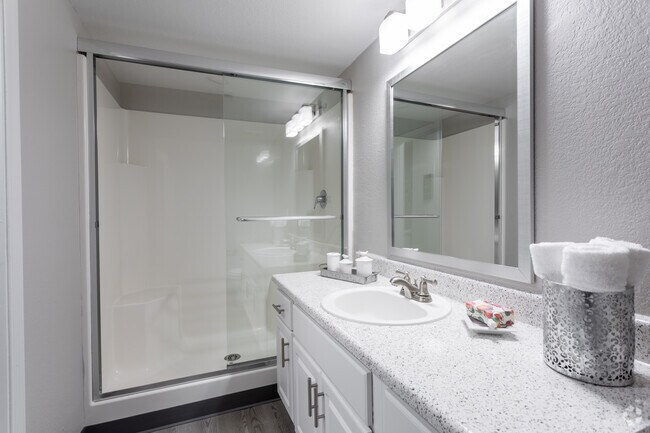 2BR, 2BA - 1,000 SF