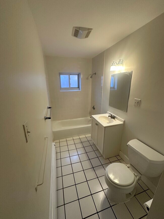 61 Selkirk Rd unit 11, Brighton, MA 02135 - photo 3