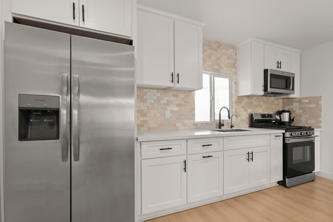 12801 Waddell St unit 12803, Valley Village, CA 91607 - photo 5