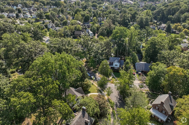 Mature tree-lined streets wind through Hunting Ridge, providing a respite from the busy city.