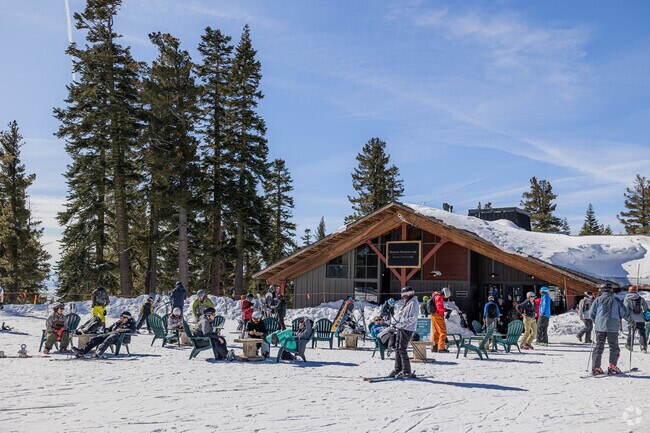 Near Kings Beach, Northstar's Summit Lounge boasts panoramic vistas.