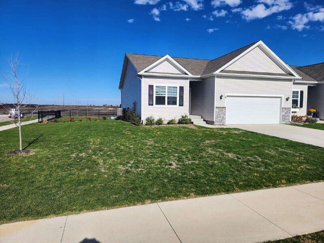 2124 NW 44th St, Ankeny, IA 50023 - photo 2