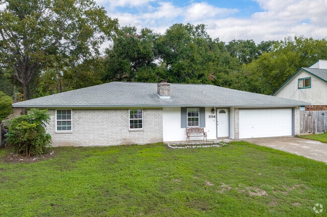 Older ranch-style homes are a common sight in Clute.