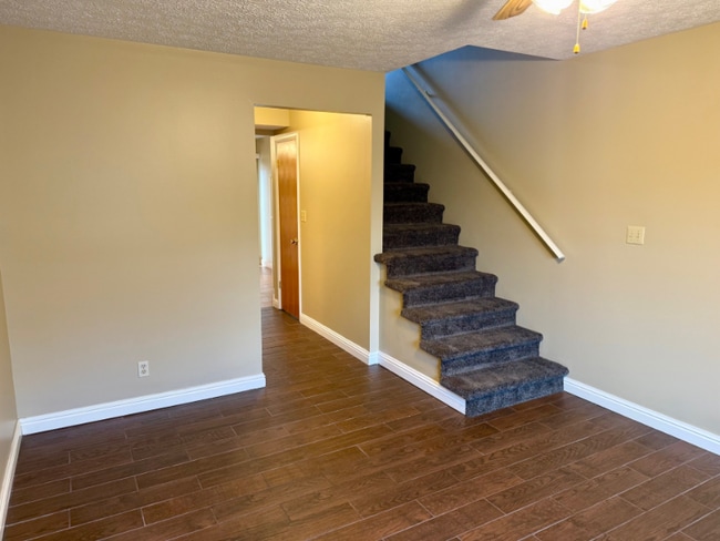 1616 Spring Valley Dr unit Park Place 12, Huntington, WV 25704 - photo 3