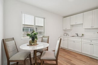 2411 T St, Sacramento, CA 95816