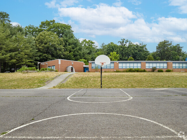 Mantua Elementary in Fairfax has basketball courts for kids.
