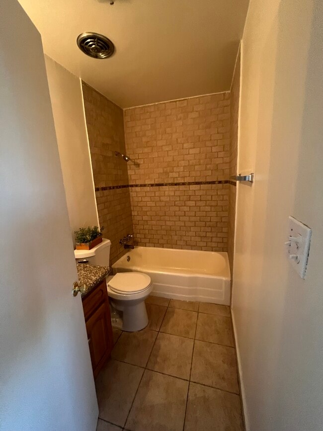 24370 Newhall Ave unit 8, Santa Clarita, CA 91321 - photo 6
