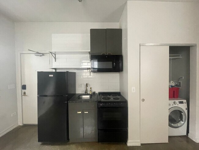 4606 N Malden St unit 1140-218, Chicago, IL 60640 - photo 3