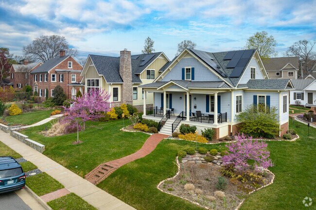 A mix of homestyles can be found in Carillon.