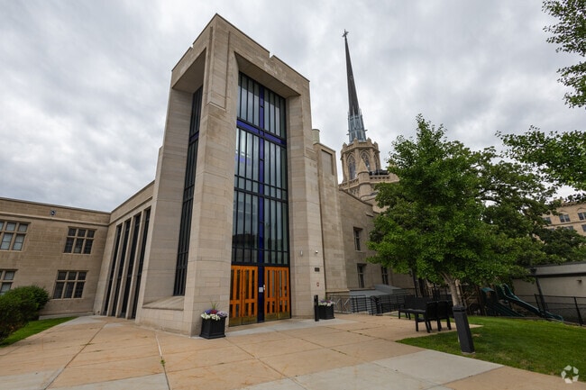 MNIC High School - Utec Campus is located in the neighborhood of Loring Park.