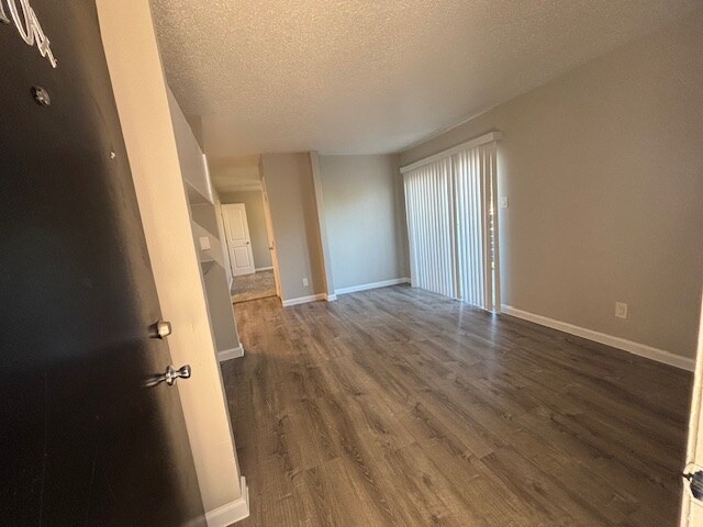 2010 Estrada Pkwy unit 6-208, Irving, TX 75061 - photo 2