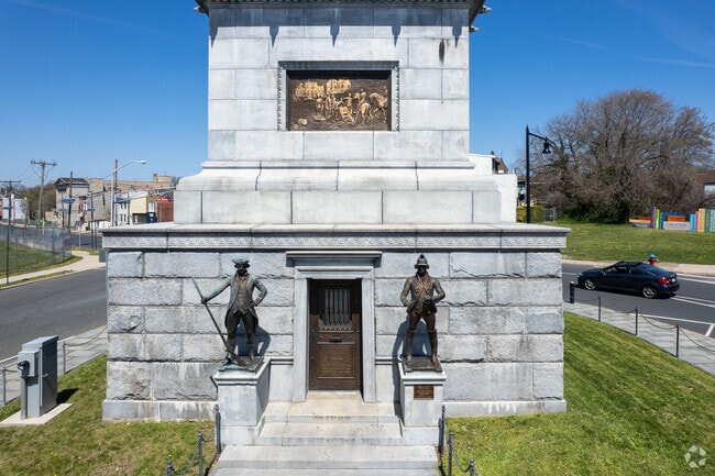 Battle Monument commemorates the Battle of Trenton that occurred in December of 1776.