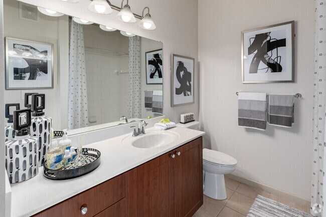 2BR, 2BA - 1,034SF