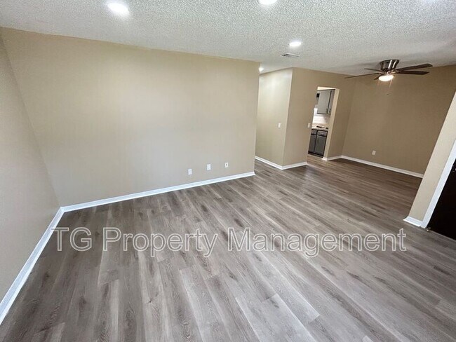 467 Lombard St unit 467 Lombard St 2C, Orange Park, FL 32073 - photo 6