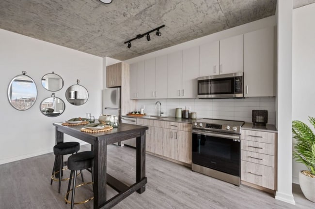 800 N Cleveland Ave unit 1311, Chicago, IL 60610 - photo 2