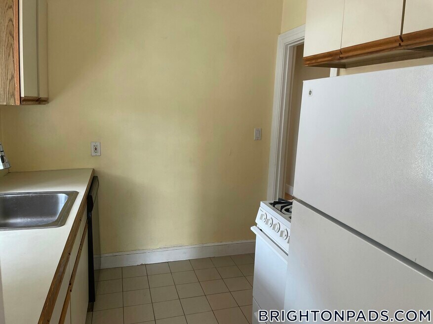 97 Strathmore Rd unit 7, Brighton, MA 02135 - photo 1