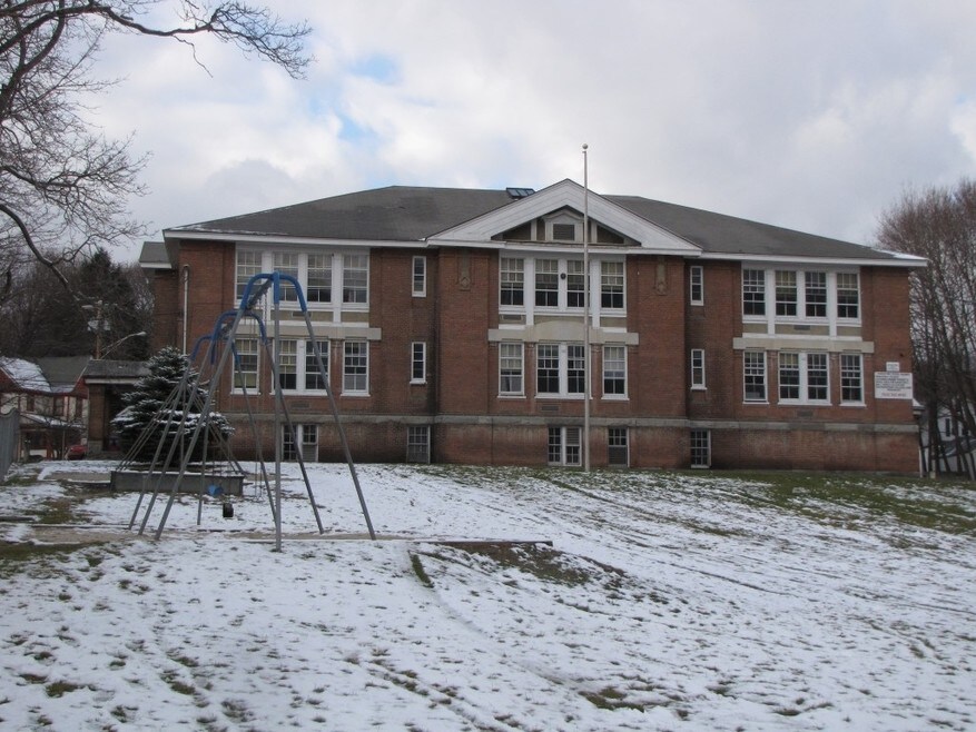 207 Pleasant St, Great Barrington, MA 01230 - photo 1