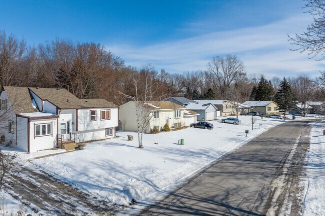 Some single family homes can be found in Apple Valley.