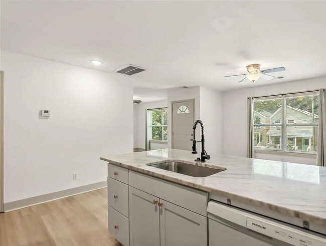 1714 Le Grand St unit Top Unit, Savannah, GA 31401 - photo 6