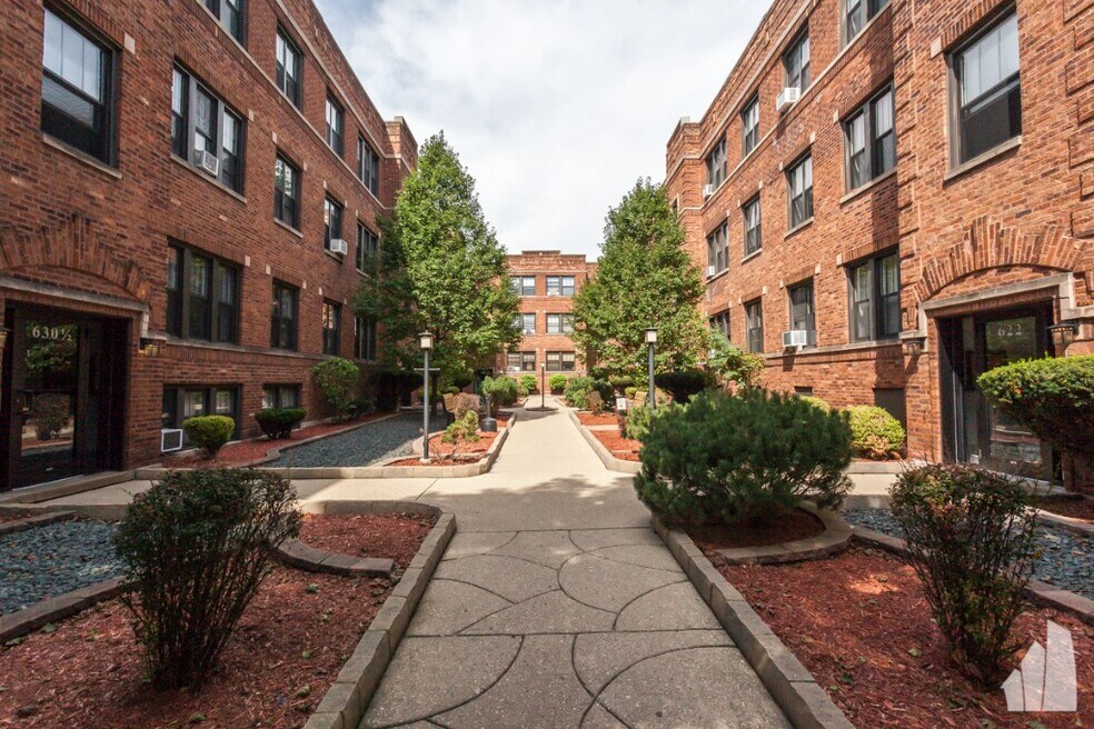 621 W Cornelia Ave unit 6212, Chicago, IL 60657 - photo 1