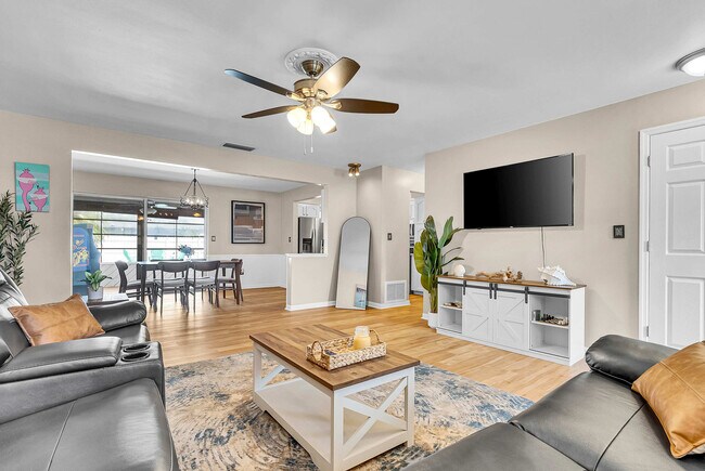 897 Imperial Dr unit ID1244950P, Largo, FL 33771 - photo 5