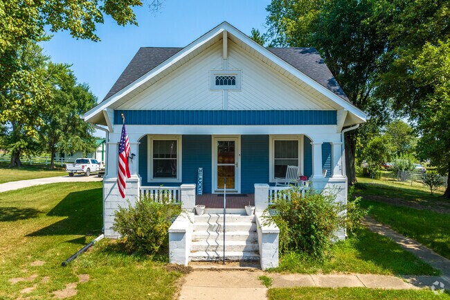 Many bungalow-style homes can be found in the small towns of Warren County.