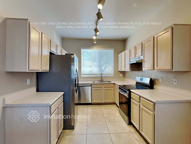 15417 W Port Royale Ln, Surprise, AZ 85379 - photo 5