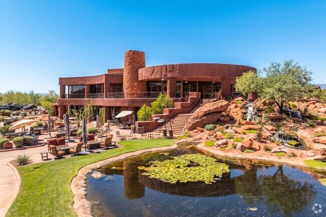 The Grille at Entrada gives residents a fine dining experience.