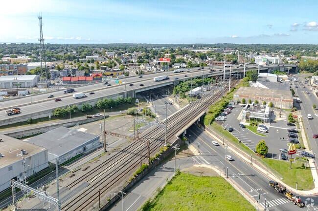 i95 is conveniently located near the southern border of the Stratfield Village neighborhood.